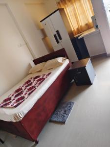 Postel nebo postele na pokoji v ubytování Darshanam Inn