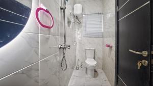 Un baño de Distinct Apartment 4 fotos más