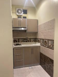 O bucătărie sau chicinetă la ميموريس اوف ذي ماونتينز للشقق المخدومة