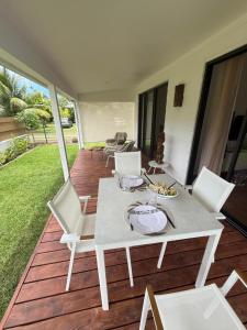 Posezení v ubytování Moorea Tiki Lodge