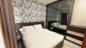 Ένα ή περισσότερα κρεβάτια σε δωμάτιο στο Good View at Thamrin Residence Apartment +19 φωτογραφίες