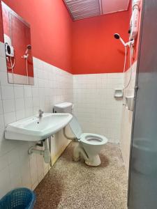 Et badeværelse på Bukit Permai Homestay + 8 billeder