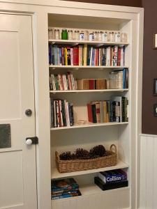 a built in book shelf with books at Black Sheep Inn in Hammondsport