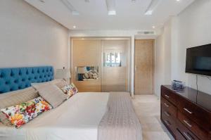 a large bedroom with a large bed and a television at Large Comfort Duplex Casablanca Center in LʼOasis