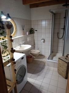 Et badeværelse på Maison nature et calme - 3 chambres - Vue montagne