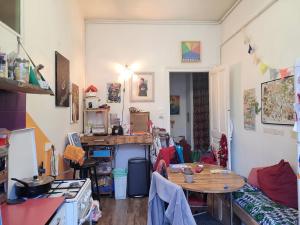 Foto dalla galleria di Appartement lumineux et calme - Lyon 7, métro Debourg a Lione