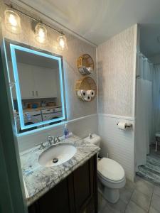 Et badeværelse på A Cozy & Comfortable Retreat! Stay with Me!