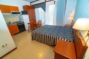 Nhà bếp/bếp nhỏ tại Rifugio Manaccora - Appartamento con piscina, parcheggio e mare