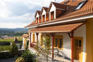 Общий вид на горы или вид на горы из апартаментов/квартиры +3 фотографии