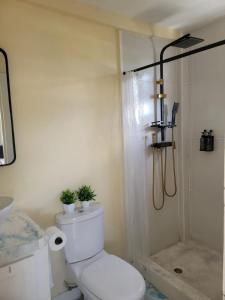 Kopalnica v nastanitvi Oceanview Suites + 92 fotografij