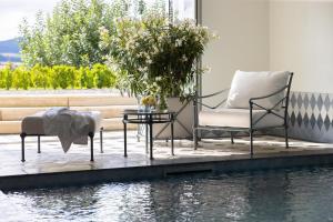 Бассейн в Château de Marnand - Appartement Louis XVI или поблизости