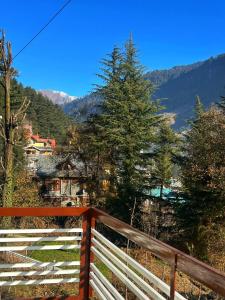 Φωτογραφία από το άλμπουμ του Himalayan Heist σε Jāmb