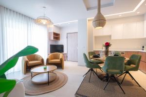 a living room with a table and chairs at Aurelia Residence in Ampavris