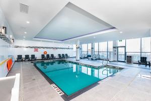 Hồ bơi trong/gần Hyatt Place Toronto-Brampton