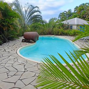 Bazén v ubytování Villa Fleurs d'Air en côte sous le vent nebo v jeho okolí
