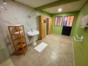 Ένα μπάνιο στο Le Cocon Vert