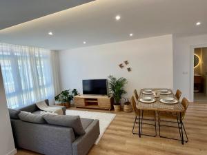 TV a/nebo společenská místnost v ubytování RÍA LIVING - Mar 03