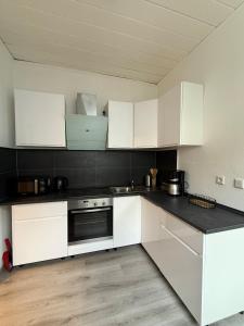 Кухня или мини-кухня в Gemütliche 2-Zimmer im Erdgeschoss mit guter Anbindung
