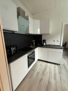 Кухня или мини-кухня в Gemütliche 2-Zimmer im Erdgeschoss mit guter Anbindung
