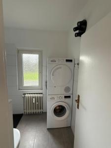 Фотография из галереи Gemütliche 2-Zimmer im Erdgeschoss mit guter Anbindung в Мёрсе +3 фотографии