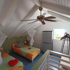 Postel nebo postele na pokoji v ubytování Villa Fleurs d'Air en côte sous le vent + 32 fotografií