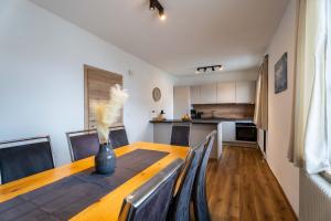 Køkken eller tekøkken på Chalet Gretl by we rent + 29 billeder