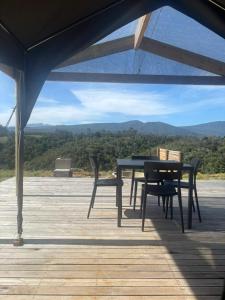 En generel udsigt til bjerge eller udsigt til bjerge taget fra luksusteltet