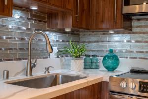 Køkken eller tekøkken på Newport Beach Lux + 13 billeder