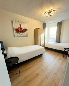 Ένα ή περισσότερα κρεβάτια σε δωμάτιο στο Cozy Escape Lodge l Free Parking I View