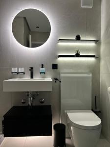 Ένα μπάνιο στο Cozy Escape Lodge l Free Parking I View