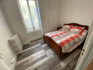 a small bedroom with a bed and a window at Acacia 2 in Nevers