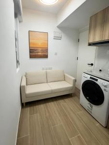 Χώρος καθιστικού στο 香港市中心尖沙咀旺角溫馨公寓c +4 φωτογραφίες