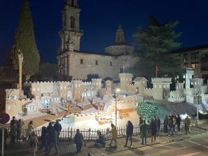 a group of people standing around a castle at night at Destino Allariz in Allariz