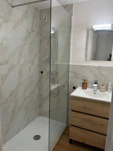 Et badeværelse på Rent beautiful village house