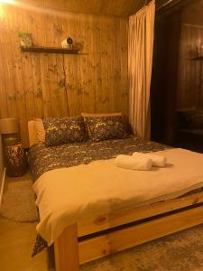 En eller flere senge i et værelse på RiverHouse + 11 billeder