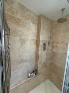 Koupelna v ubytování Victorian Cottage in Central Richmond + 7 fotografií