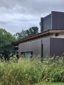 Budova, kde se prázdninový dům nachází