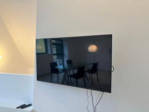 TV/trung tâm giải trí tại Coup de cœur loft dans une maison alsacienne proche Bâle