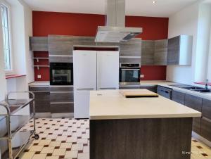 Кухня или мини-кухня в Chambre d'hôtes Park des Collines - Gîte
