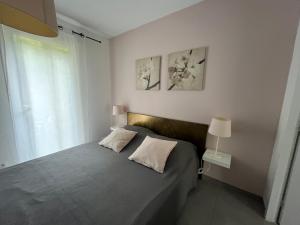 En eller flere senge i et værelse på gitelepetitvallon