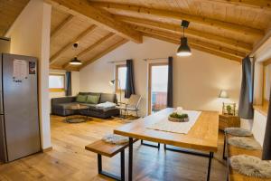 Posezení v ubytování Ferienwohnung Waldzeit + 18 fotografií