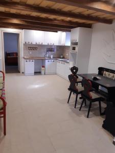 Kuchyň nebo kuchyňský kout v ubytování Tulipános Vendégház