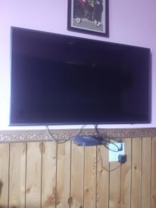 Μια τηλεόραση ή/και κέντρο ψυχαγωγίας στο Surbhi Homestay