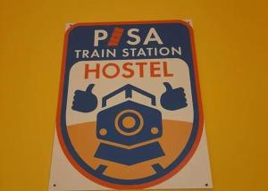 a sign that reads pesa train station hospital at pisa train station hostel in Pisa +1 photo
