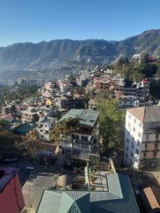 Γενική θέα στο βουνό ή θέα στο βουνό από  αυτό το δωμάτιο σε οικογενειακή κατοικία