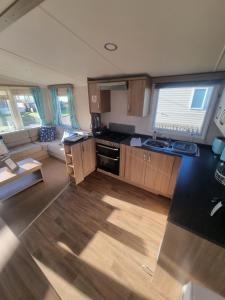 Kuchyň nebo kuchyňský kout v ubytování 37 Unity Beach Brightholme Brean Pets stay free