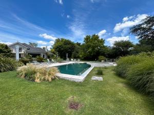 Bazén v ubytování Quimera Lodge nebo v jeho okolí