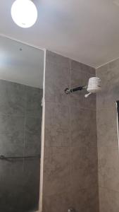 Et badeværelse på Tsavo Brian