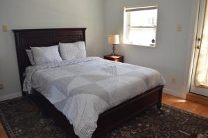 Giường trong phòng chung tại Point Breeze Guest House