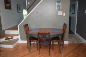 Khu vực ghế ngồi tại Point Breeze Guest House